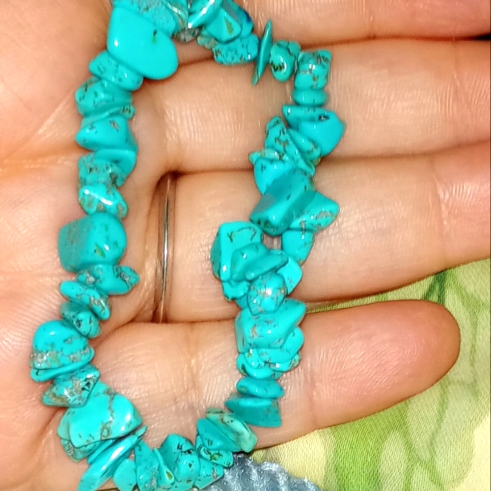 NEW! BEAUTIFUL TURQUOISE STRETCHY BRACELET - Boho Gift